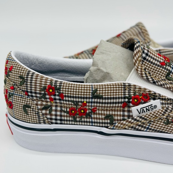 Classic Slip-On Vans - Picture 3 of 16